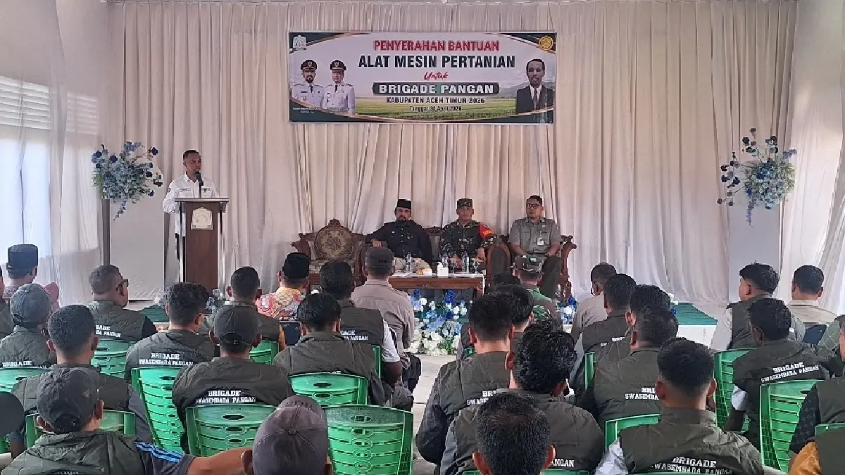 BRIGADE PANGAN: Suasana pertemuan jajaran Kementan dengan perwakilan 10 Brigade Pangan se-Kabupaten Aceh Timur. Dilanjutkan penyerahan bantuan alsintan berupa traktor roda dua dan roda rmpat, rotavator, rice transplanter dan drone di BPP Peureulak Barat, Kamis (30/4/2026). (ISTIMEWA)