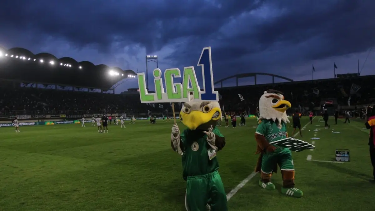 NAIK KASTA : Maskot PSS Sleman merayakan kemenangan atas PSIS Semarang. Raihan 3 poin memastikan PSS promosi ke Super League musim depan - GUNTUR AGA // RADAR JOGJA