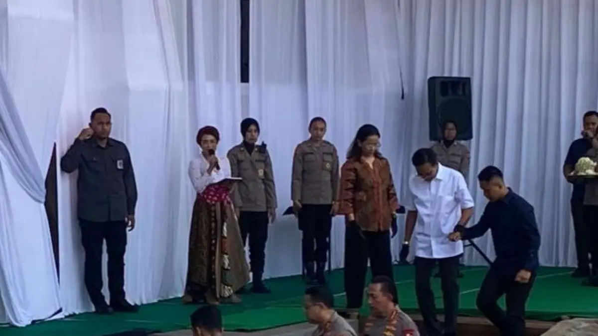 Prosesi peletakan batu pertama gedung baru Mapolda DIY  oleh Gubernur DIY Hamengku Buwono X dan Kapolri Jendral Listyo Sigit Prabowo - AGUNG DWI PRAKOSO/RADAR JOGJA