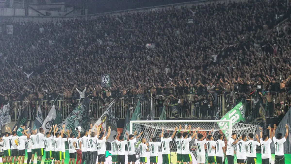 RAYAKAN KEMENANGAN: Ribuan Suporter PSS Sleman Sambut Gelar Juara dan Tiket Promosi ke Super League Musim Depan. (guntur aga tirtana/radar jogja)