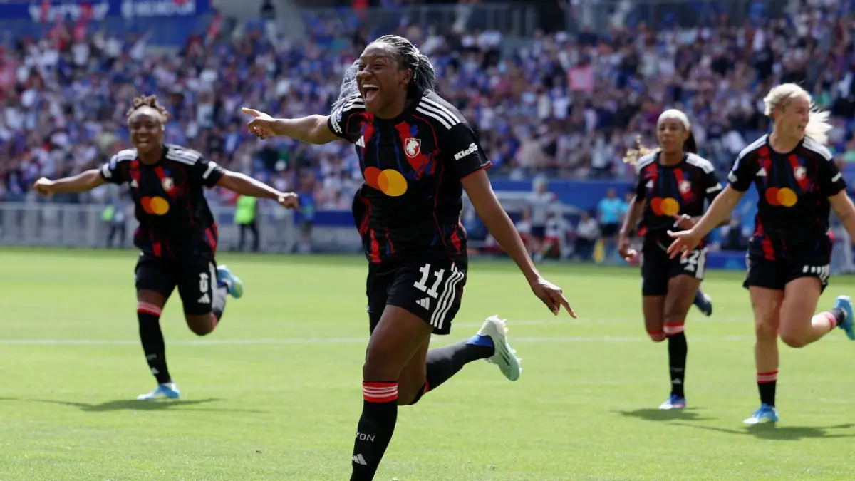 Selebrasi kadidiatou Diani setelah mencetak gol untuk membawa Lyon taklukkan Arsenal dan memastikan tempat di final UEFA Women
