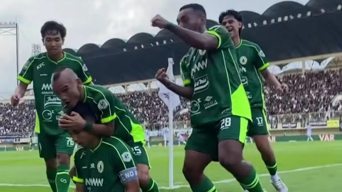 Selebrasi para pemain PSS Sleman setelah Gustavo Tocantins mencetak gol ke gawang PSIS Semarang. (Tangkapan layar IG PSS) 