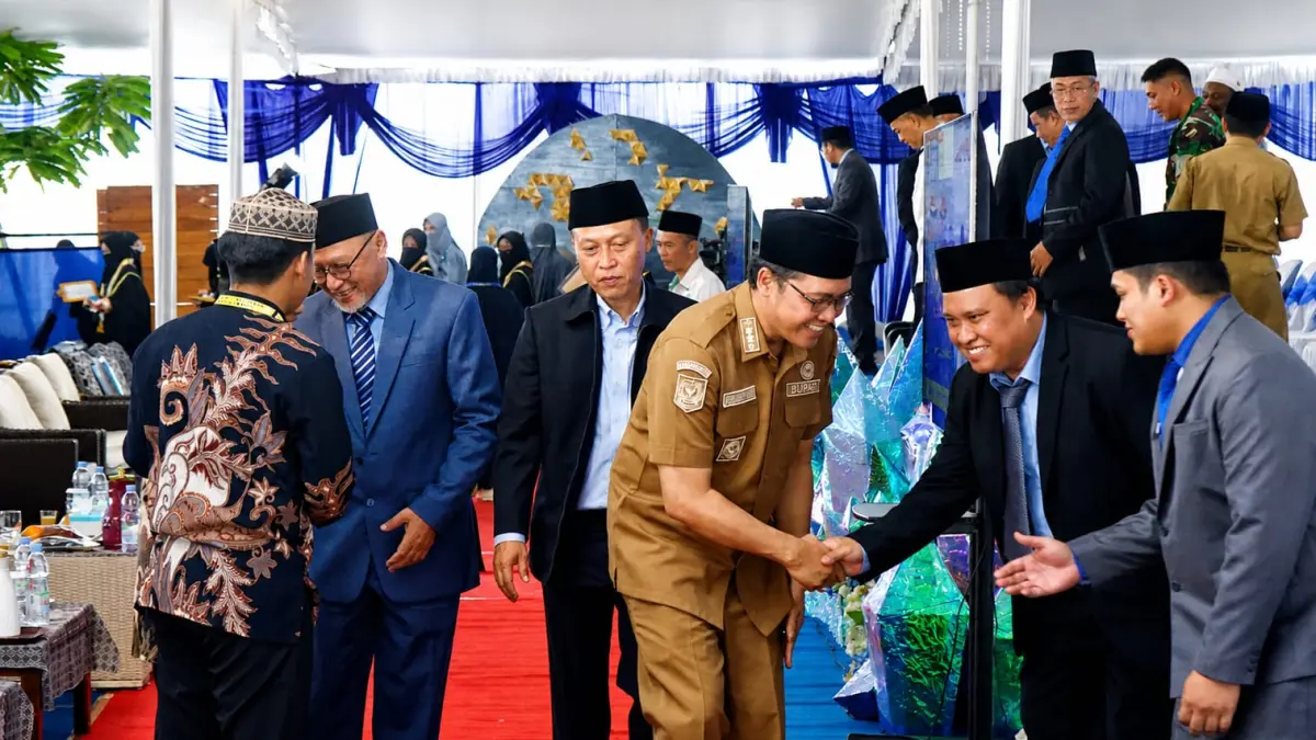 Bupati Magelang saat menghadiri Wisuda XI Pesantren Tahfidz Alquran dan Bahasa Arab Bina Madani Putri Grabag, Senin (4/5).