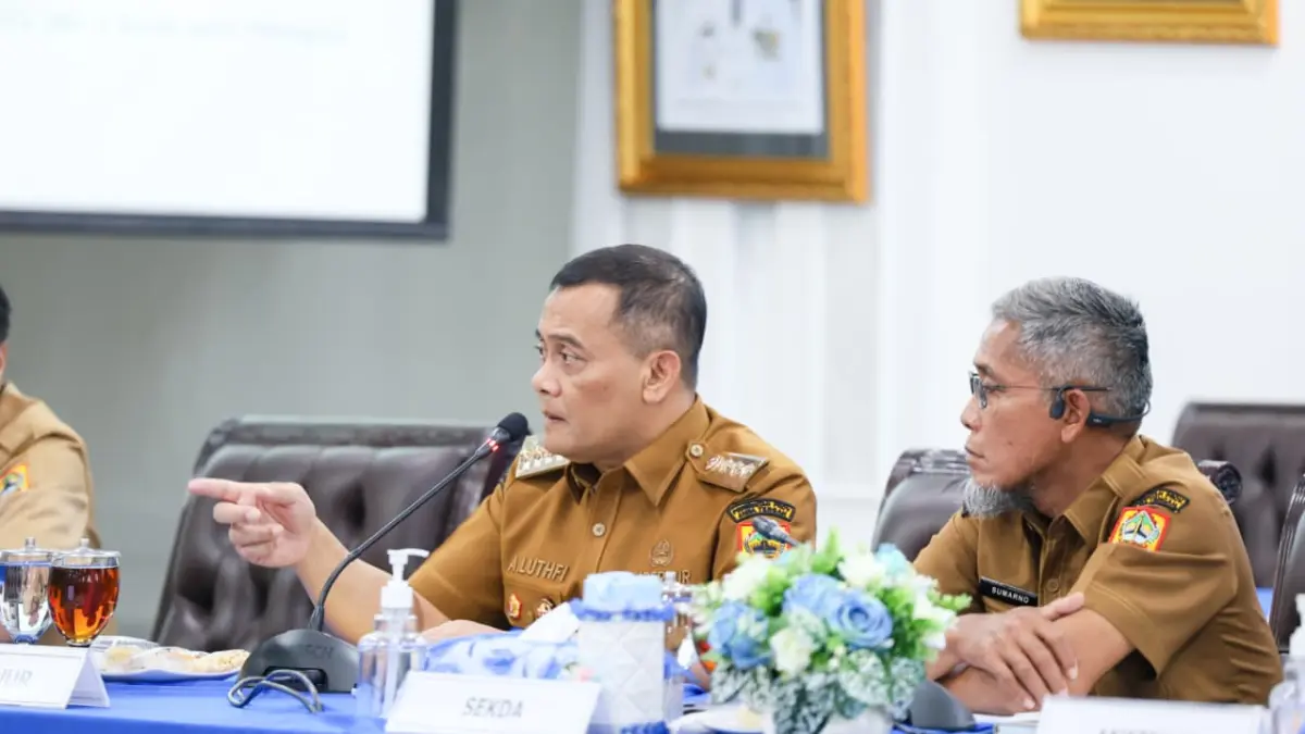 Gubernur Jateng Ahmad Luthfi dalam rapat koordinasi Pengendalian Operasional Kegiatan (POK) Triwulan I 2026 di kantor Gubernur &nbsp;Jateng pada Senin, 4 Mei 2026.