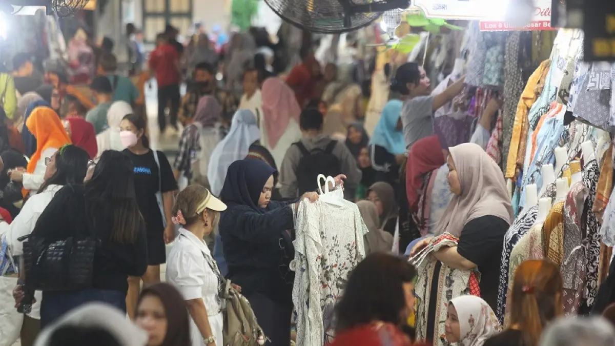 RAMAI: Suasana tempat penjualan cinderamata di Pasar Beringharjo sisi barat, Kota Jogja, Senin (4/5/2026). Dinpar DIY Targetkan 150 ribu kunjungan wisman tahun ini.&nbsp;GUNTUR AGA TIRTANA