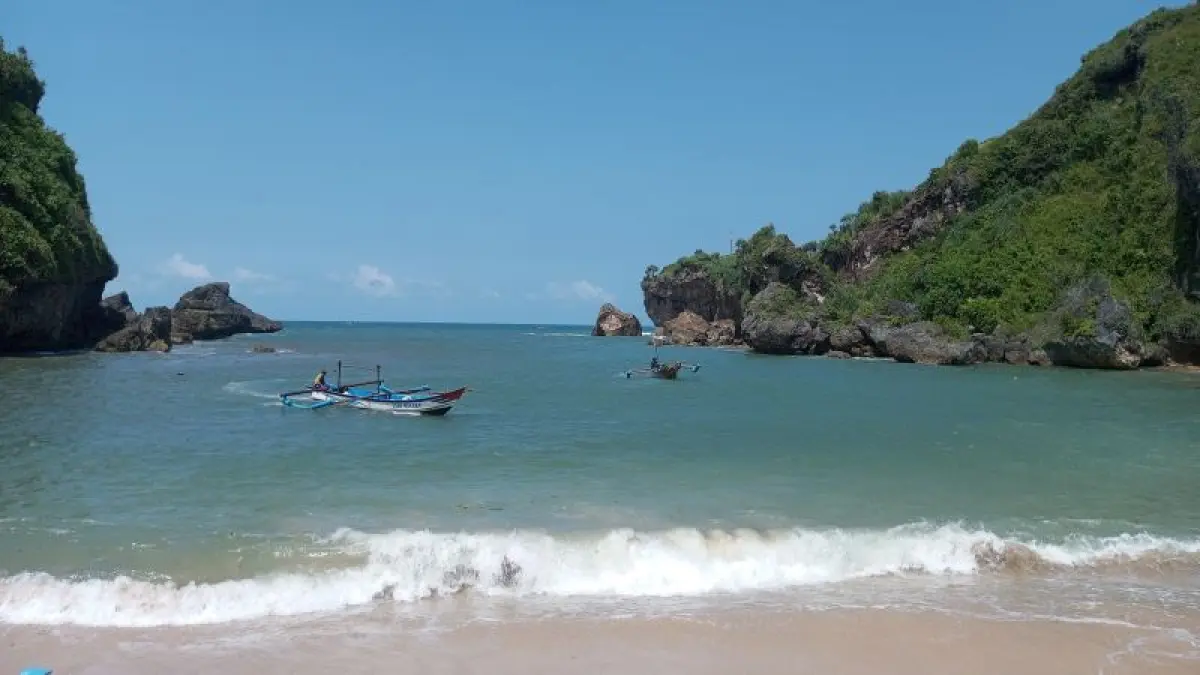 Salah satu pantai di Kabupaten Gununkgkidul. (Yusuf Bastiar/Radar Jogja)