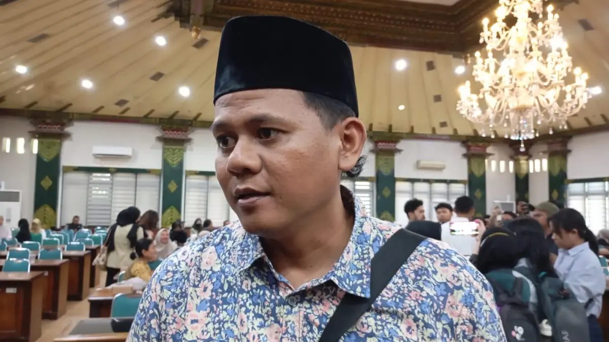 Salah seorang orang tua korban daycare Little Aresha Noorman Windarto saat menyampaikan keterangan kepada awak media di Balai Kota Jogja, Rabu (6/5/2026). (iwan nurwanto/Radar Jogja)&nbsp;