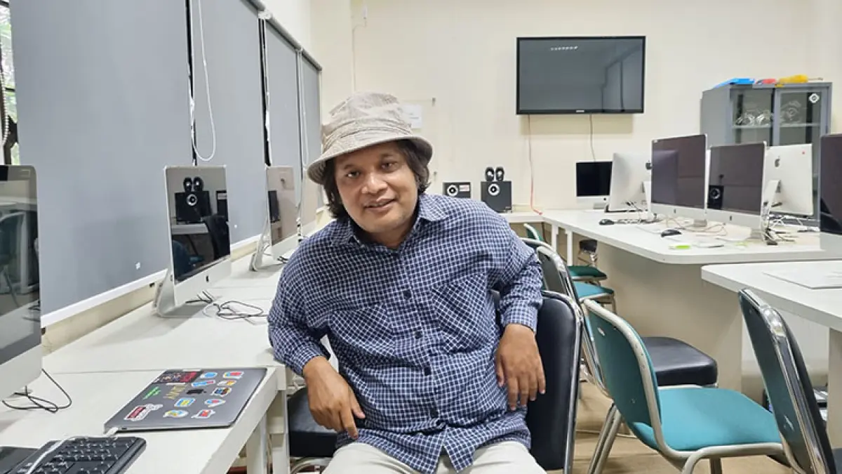 Fajar Junaedi. Pengamat sepak bola, dosen Ilmu Komunikasi UMY). (Foto: Fahmi Fahriza/Radar Jogja)