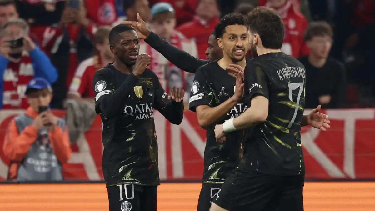 Para pemain PSG rayakan kelolosan tim ke final Liga Champions setelah menang secara agregat melawan Bayern Munich.