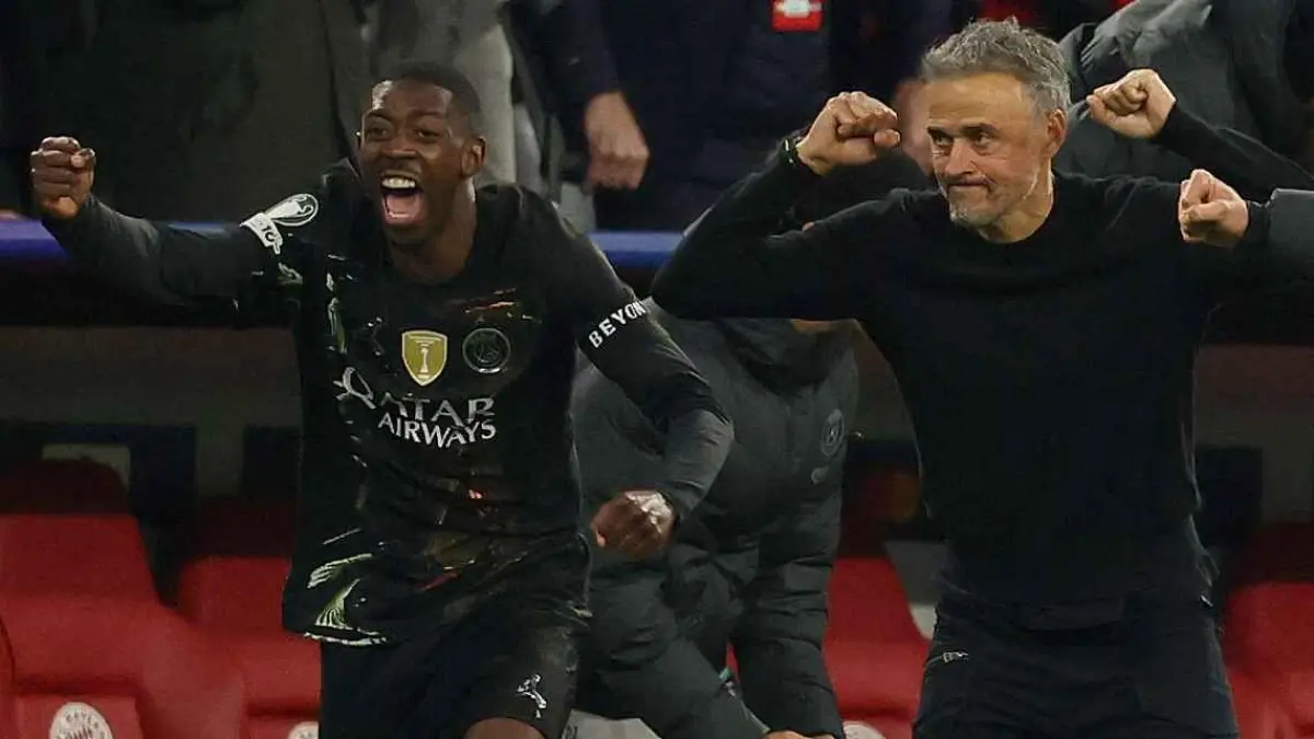 Pelatih PSG, Luis Enrique rayakan kelolosan ke final Liga Champions setelah menang secara agregat melawan Bayern Munich.