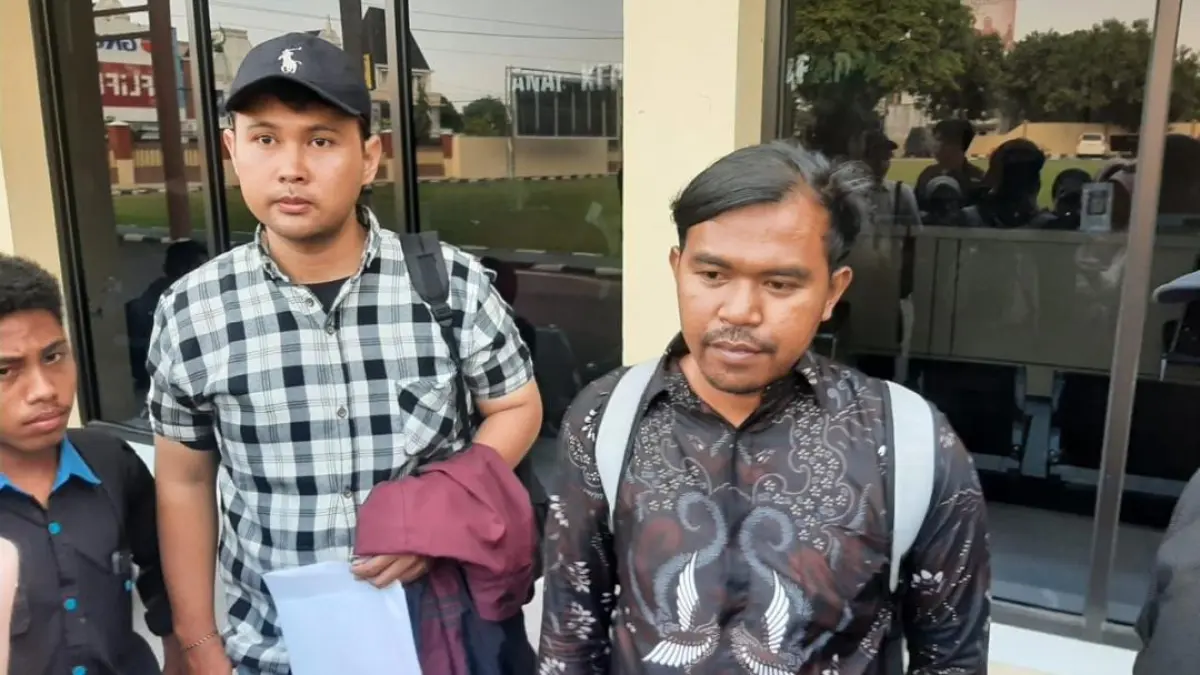 Perwakilan massa aksi saat mendatangi Mapolda DIY untuk melaporkan adanya dugaan kekerasan saat aksi unjuk rasa, Kamis (7/5/2026). (Agung Dwi Prakoso/Radar Jogja)  