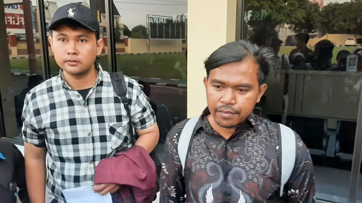Perwakilan massa aksi saat mendatangi Mapolda DIY untuk melaporkan dugaan kekerasan saat aksi unjuk rasa, Kamis (7/5). (Agung Dwi Prakoso/Radar Jogja)