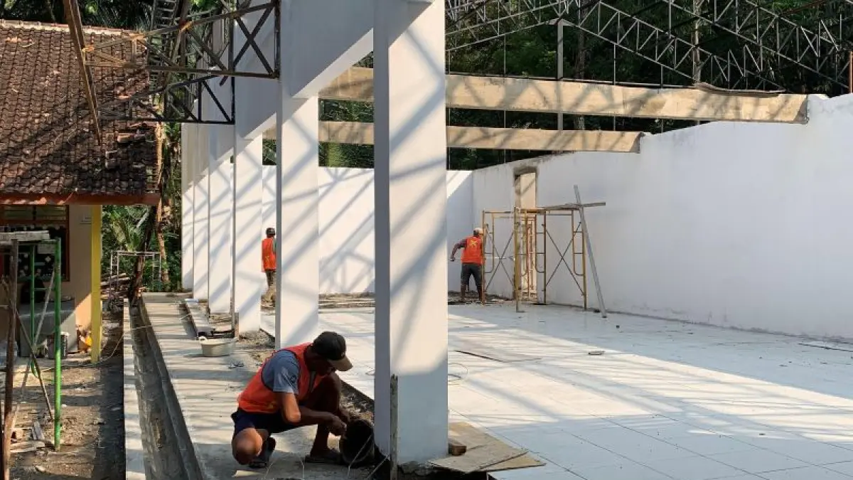 DALAM PROSES: Pembangunan KDMP di Kalurahan Hargowilis terus disengkut agar segera selesai. (ANOM BAGASKORO/RADAR JOGJA)