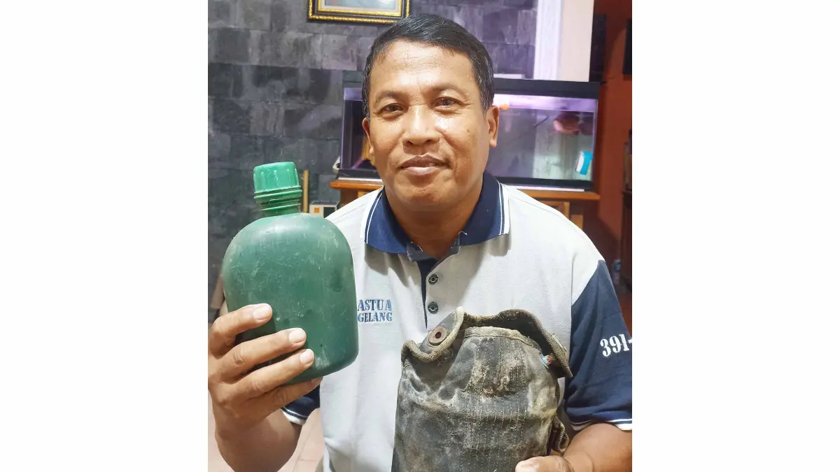BERSEJARAH: Sakimun saat menunjukkan vaples miliknya. (Dok: Pribadi)