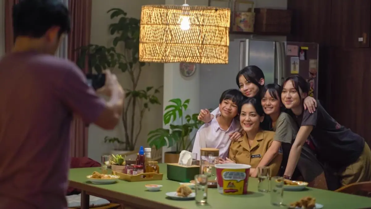 Salah satu adegan film Yang Lain Boleh Hilang, Asal Kau Jangan. (istimewa) 