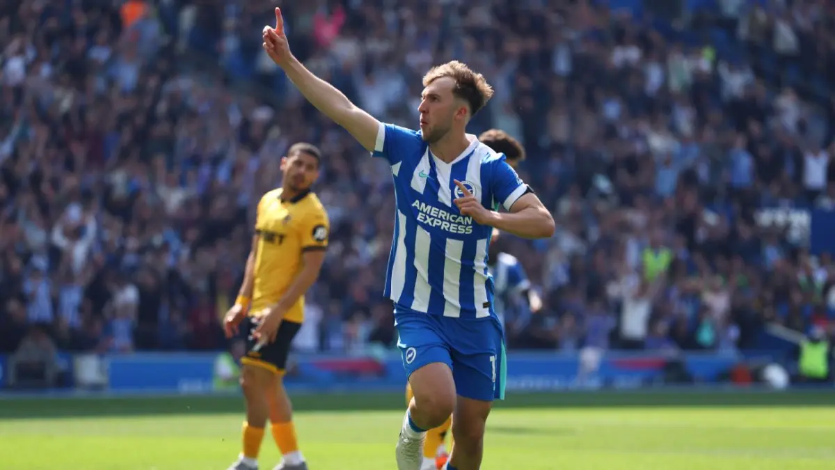 Selebrasi Jack Hinshelwood setelah mencetak gol tercepat Premier League.