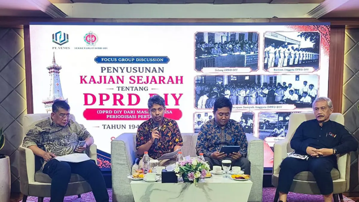 DINAMIKA DPRD: Sejarawan Heri Priyatmoko menyampaikan paparan kajian sejarah DPRD DIY dari masa ke masa periodeisasi pertama 1945-1966. Sejumlah temuan penting dihasilkan.
(Foto: Kusno S. Utomo/Radar Jogja)