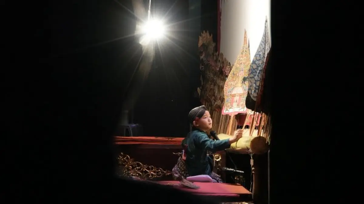 TAMPIL: Dalang cilik membawakan kisah pewayangan dalam festival di Kabupaten Kulon Progo, Minggu&nbsp; (10/5). (Dok. Pemkab Kulon Progo)