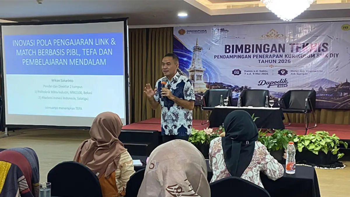 INTEGRASIKAN DENGAN INDUSTRI: Mantan Dirjen Pendidikan Vokasi Kemendikbudristek Wikan Sakarinto menyampaikan materi pembelajaran TEFA di SMK. (Agung Dwi Prakoso/Radar Jogja)