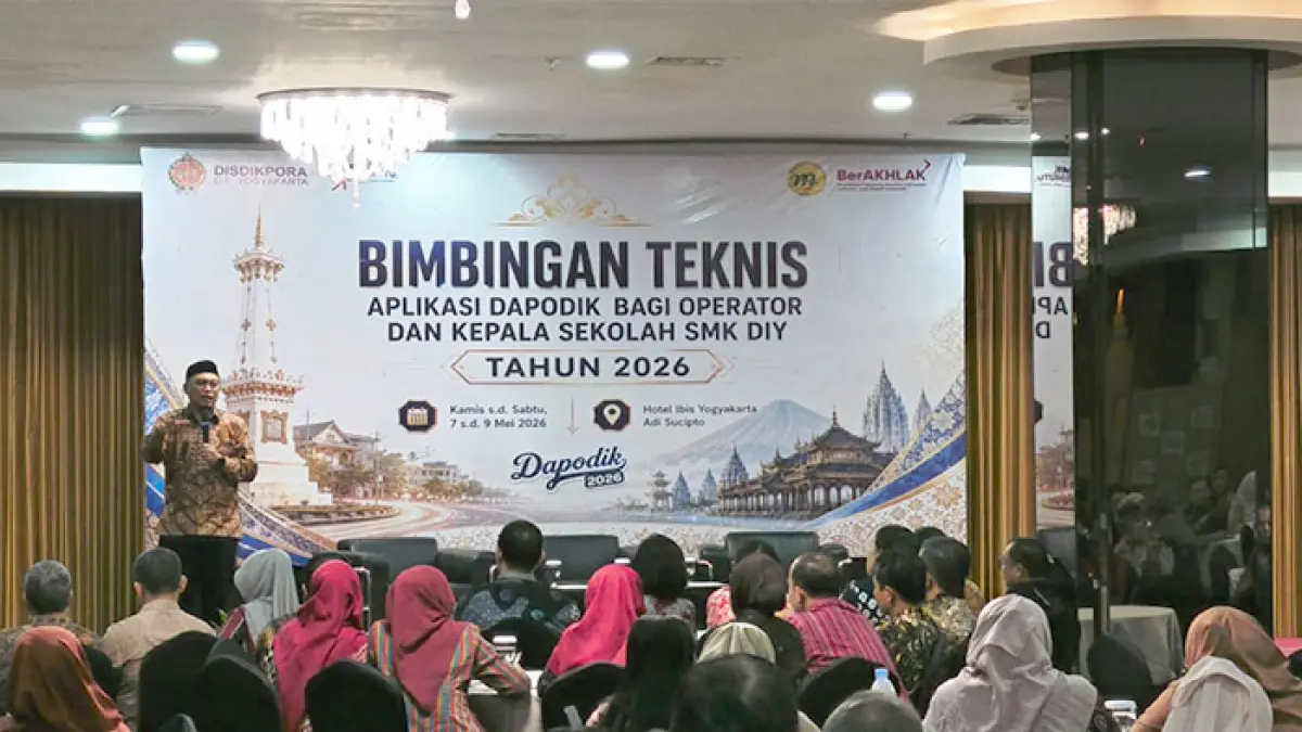Sejumlah kepala sekolah SMK peserta bimtek mengikuti paparan Direktur SMK Kemendikdasmen Arie Wibowo Khurniawan. (Fahmi Fahriza/Radar Jogja)