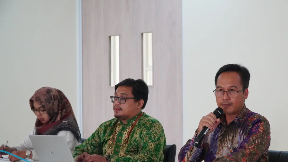 Panitia menyampaikan tahapan pemilihan rektor periode 2026-2030 di Kampus Sidotopo, Rabu (13/5)