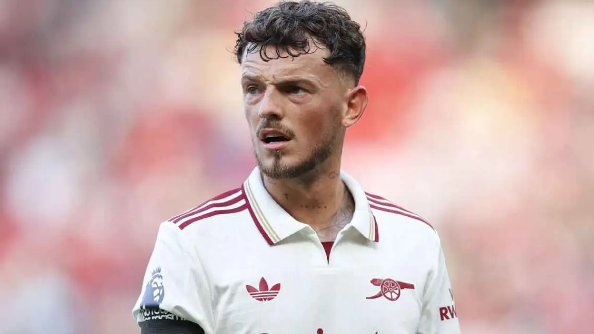 Pemain bertahan Arsenal, Ben White akan absen hingga akhir musim karena cedera lutut.