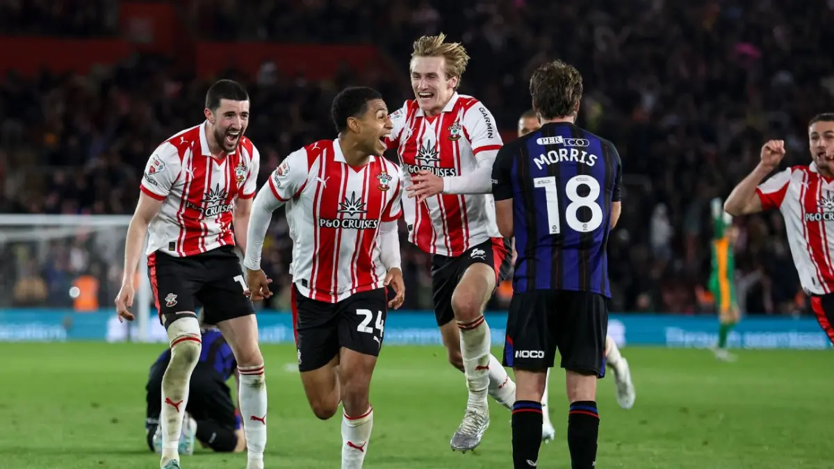 Selebrasi pemain Southampton setelah Shea Charles cetak gol kemenangan melawan Middlesbrough di playoff Championship.