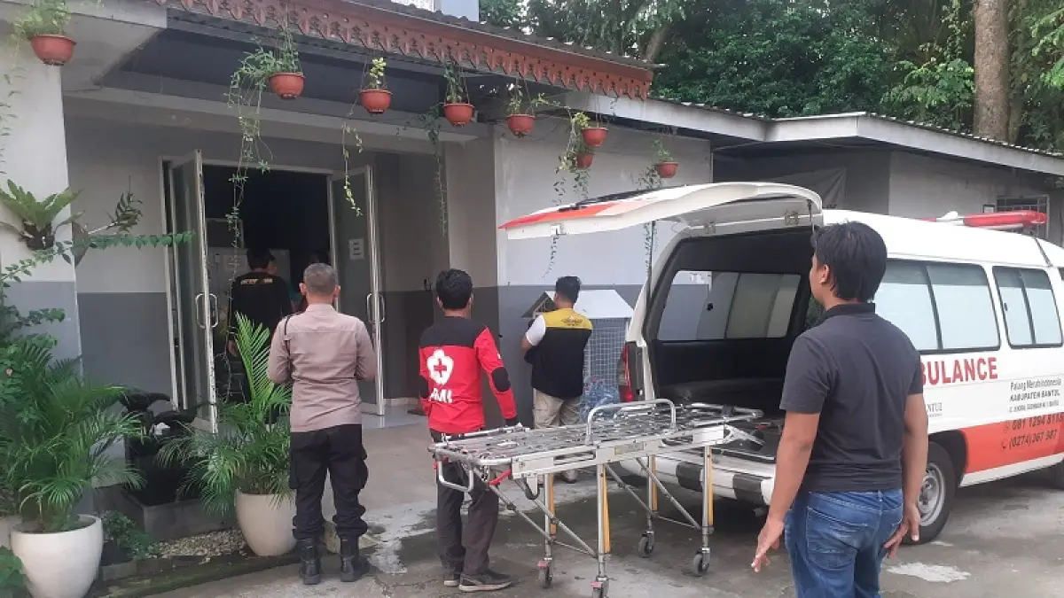 Jenazah yang berada di RS Bhayangkara DIY akan dibawa ke rumah duka. (Dokumentasi Polres Bantul)