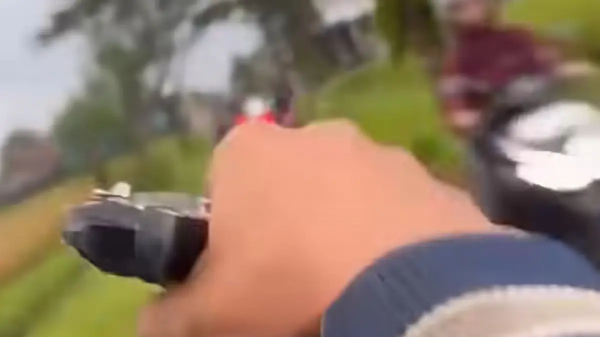 Sebuah video menampilkan konvoi sepeda motor dan aksi penyerangan viral di media sosial.
Tangkapan Layar Instagram @magelang_raya