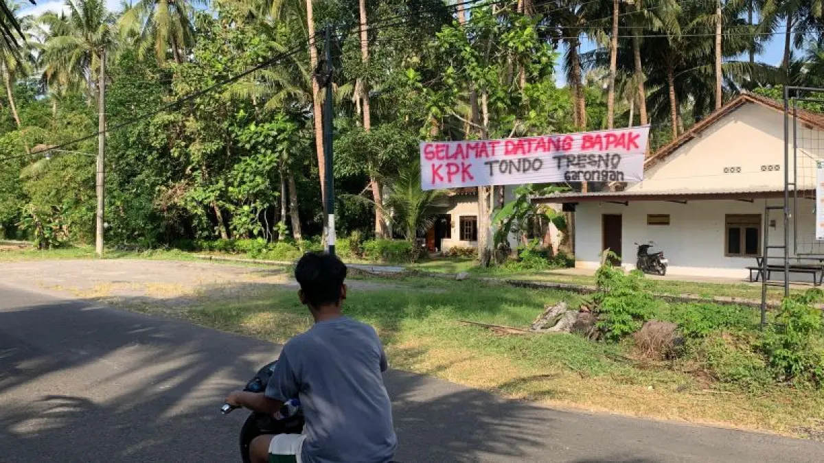 SUASANA: Aktivitas Warga Garongan masih berjalan seperti biasa, walau terdapat kasus pungli. (ANOM BAGASKORO/RADAR JOGJA)