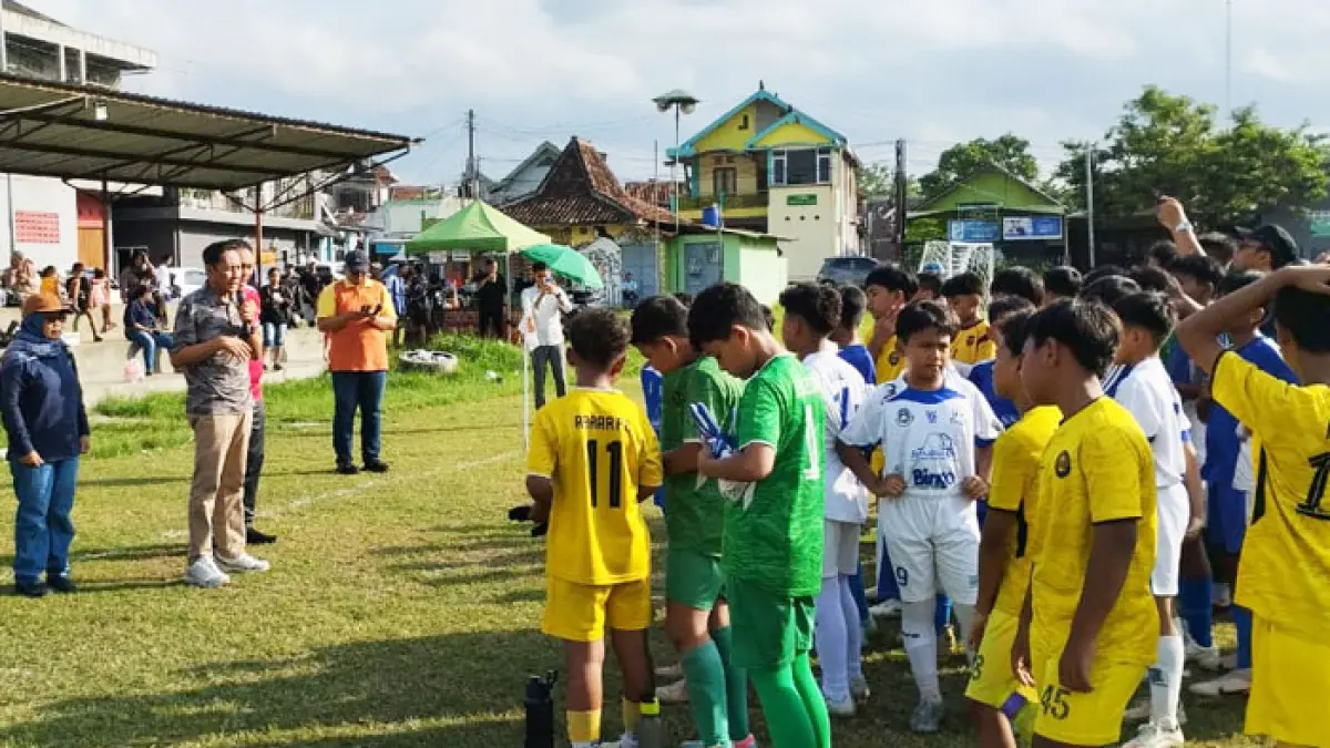 Wakil Bupati Bantul Aris Suharyanta saat membuka Fun Game Anniversary #2. (Dok. SSB Panggungharjo)