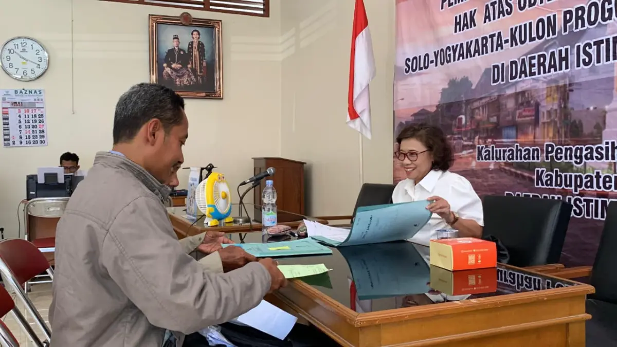 CAIR: Warga Kalurahan Pengasih mendapat pencairan ganti rugi atas bidang tanahnya yang terdampak - ANOM BAGASKORO/RADAR JOGJA