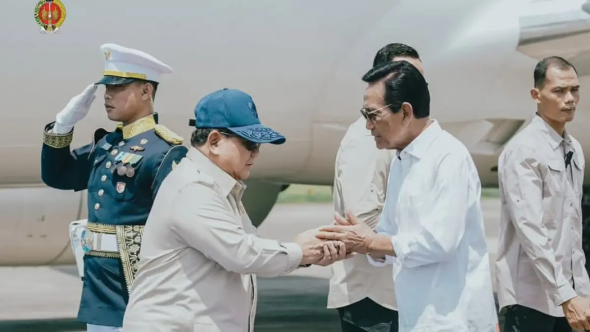 Keterangan Presiden Prabowo Subianto saat berjabat tangan dengan Sri Sultan HB X - Istimewa&nbsp;
