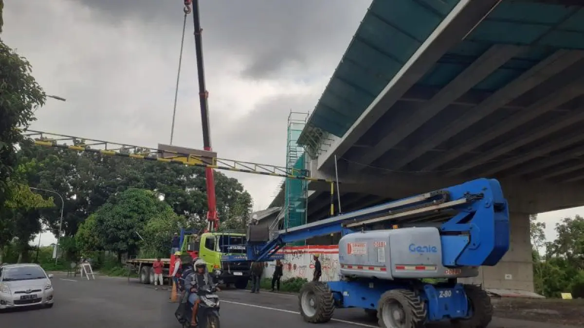 PROYEK NASIONAL: Proses pembangunan konstruksi Tol Jogja-Solo Seksi 2.2 di Kabupaten Sleman yang sudah mencapai 85 persen. (Dokumentasi PT Adhi Karya (Persero) Tbk)
