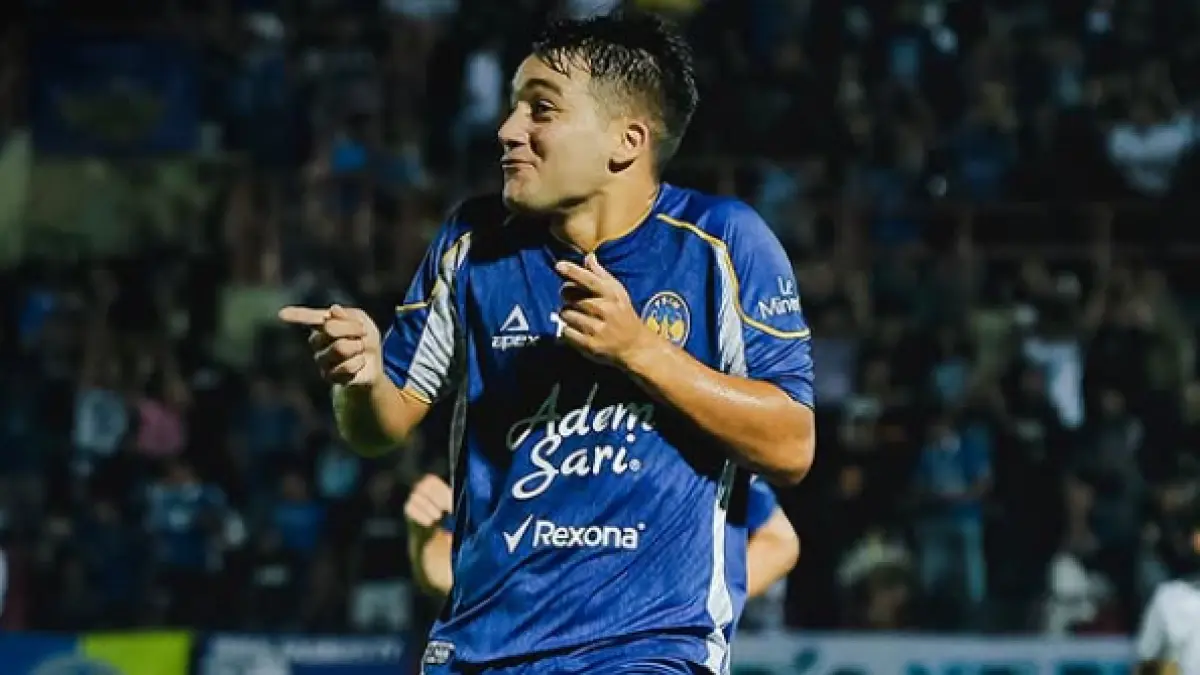 Selebrasi Ezequiel Vidal setelah mencetak gol dalam kemenangan PSIM Jogja atas Madura United. (PSIM)