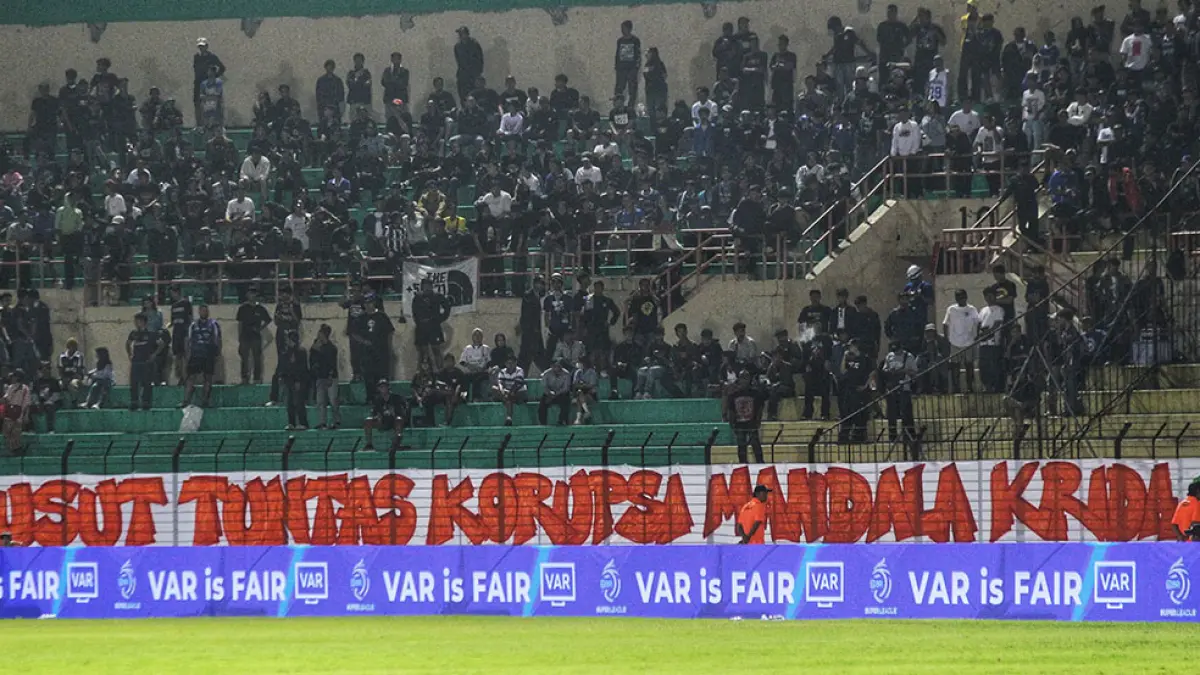 Seruan aksi usut tuntas kasus korupsi Mandala Krida yang dilakukan oleh suporter PSIM Jogja. (Fahmi Fahriza/Radar Jogja)