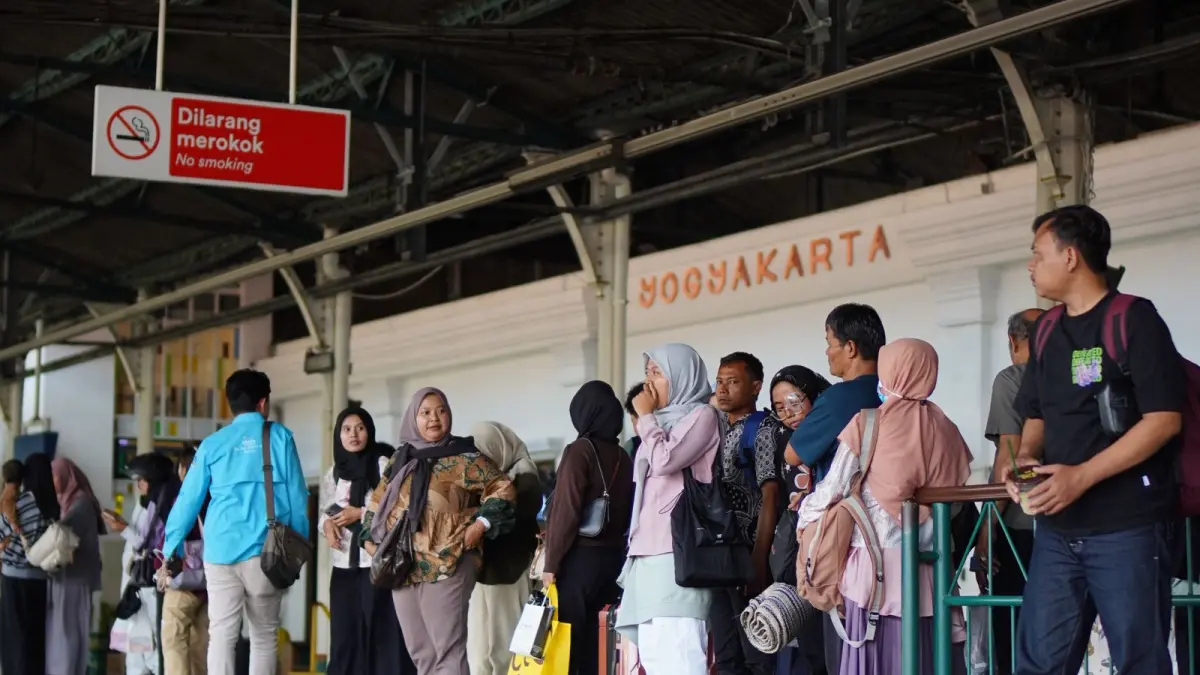 NYAMAN: Ilustrasi para penumpang di Stasiun Tugu Jogjakarta. Fahmi Fahriza/Radar Jogja
