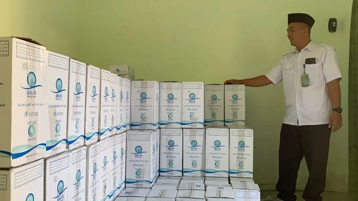 Jatah galon isi air zam-zam untuk jemaah haji di Kantor Kemenag Kulon Progo. (Anom Bagaskoro/Radar Jogja)