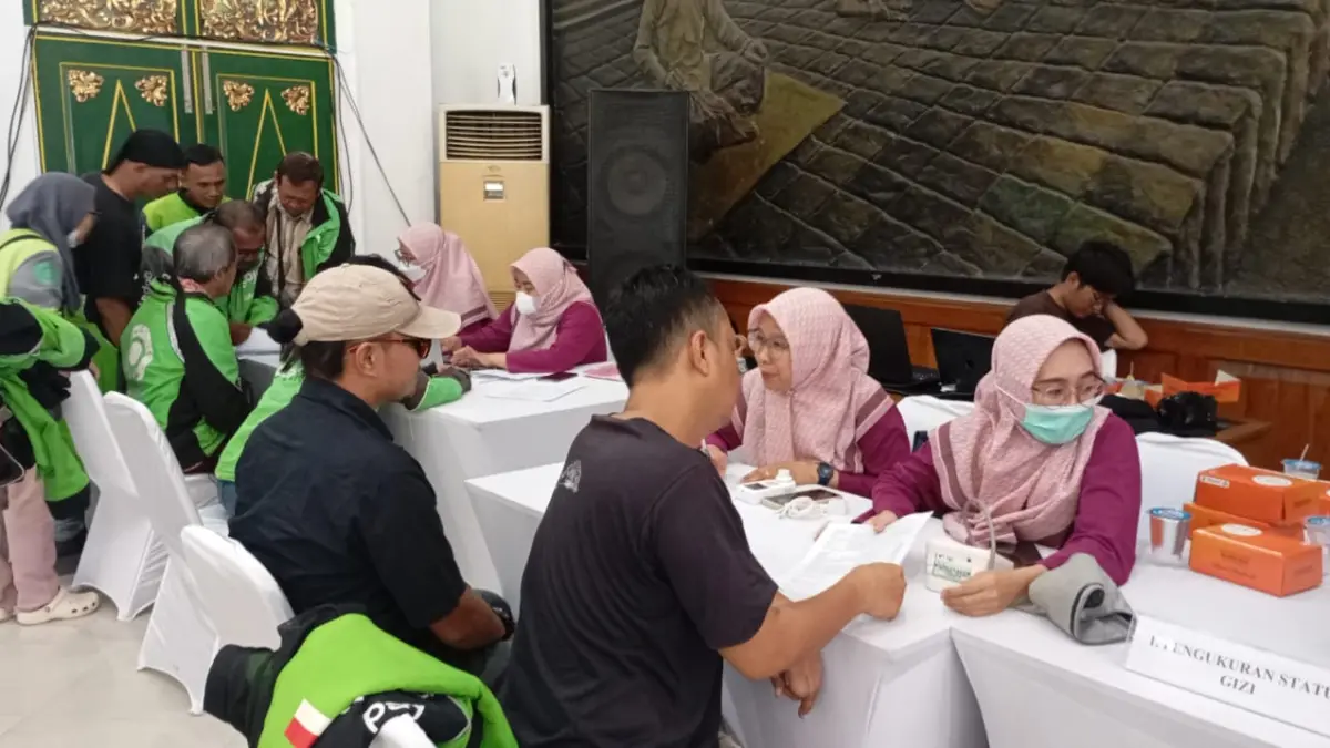 Suasana saat ratusan driver ojol mengikuti cek kesehatan gratis yang diselenggarakan di Balai Kota Jogja, Selasa (19/5/2026). (IWAN NURWANTO/Radar Jogja)&nbsp;