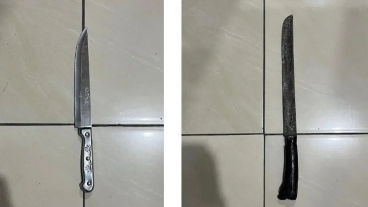 BARANG BUKTI: Polisi mengamankan satu pisau dan satu golok yang digunakan pelaku maupun korban saat terlibat cekcok. Dok: Humas Polresta Magelang

