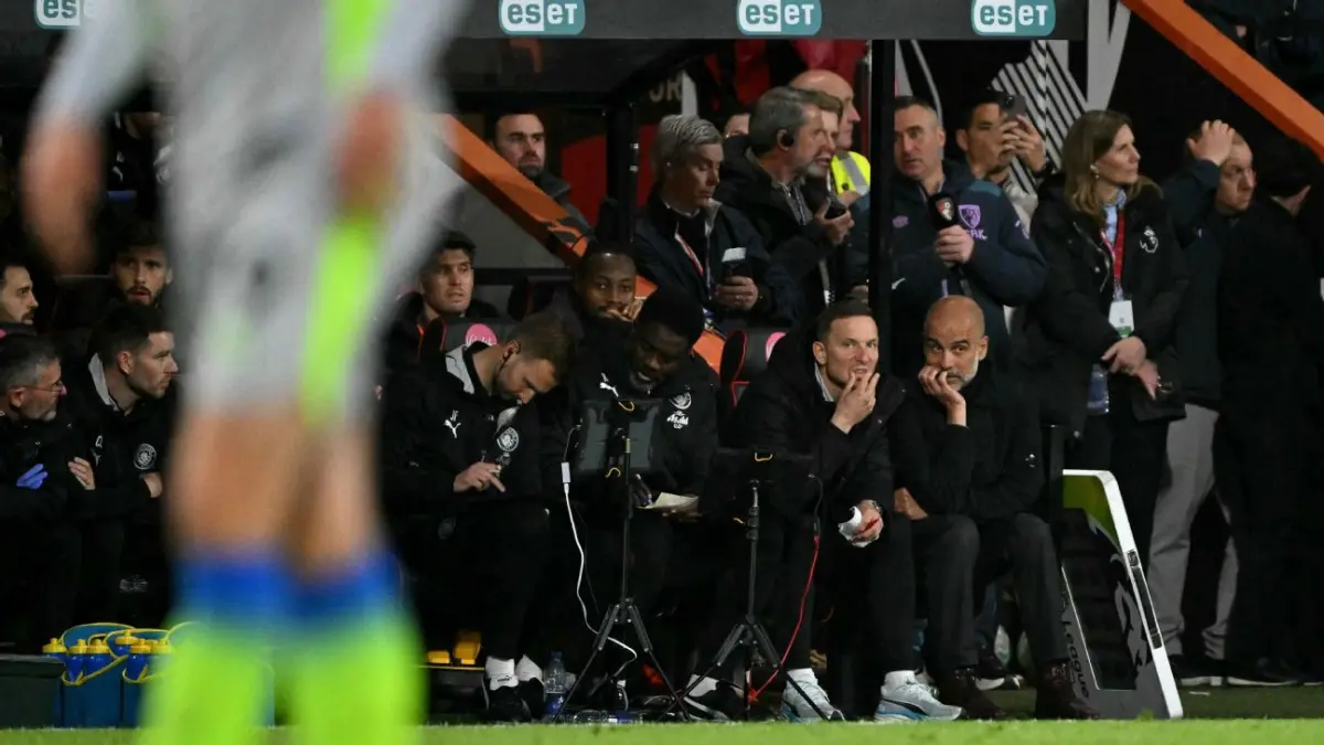 Ekpresi manajer Manchester City, Pep Guardiola dalam hasil imbang melawan Bournemouth untuk memastikan Arsenal menjadi juara Premier League.