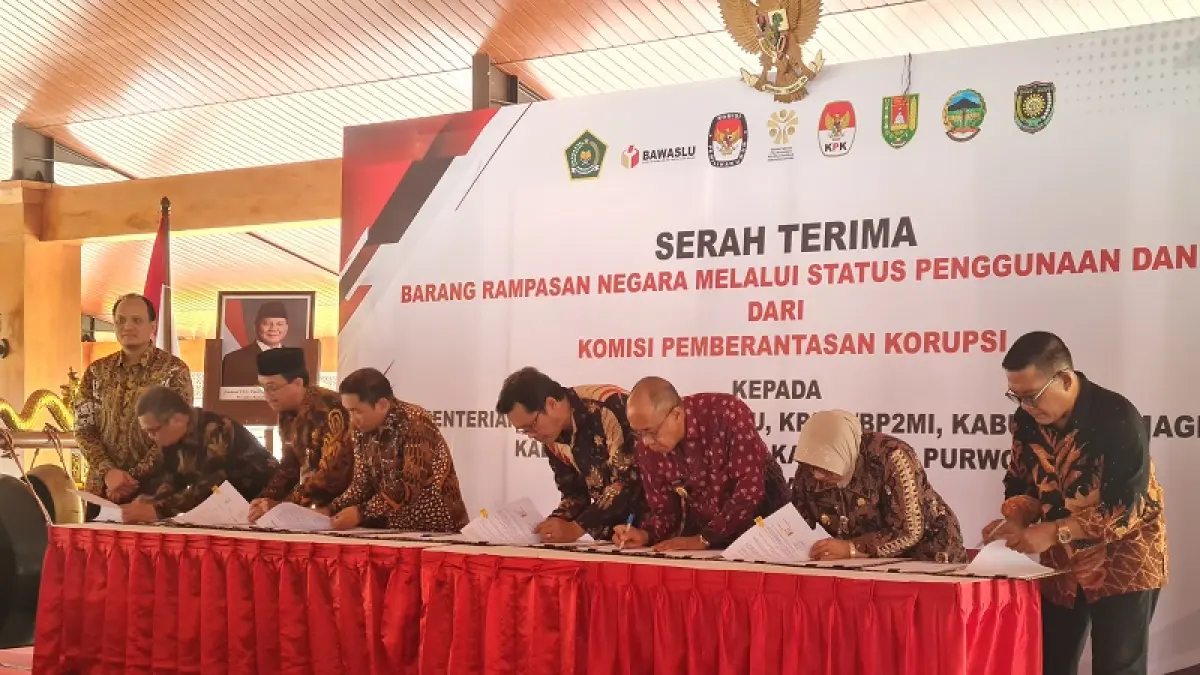 SIMBOLIS: KPK menyerahkan sejumlah aset rampasan negara kepada beberapa instansi dan pemerintahan di Pendopo Kampung Seni Borobudur, Rabu (20/5/2026). NAILA&nbsp;NIHAYAH/RADAR JOGJA
