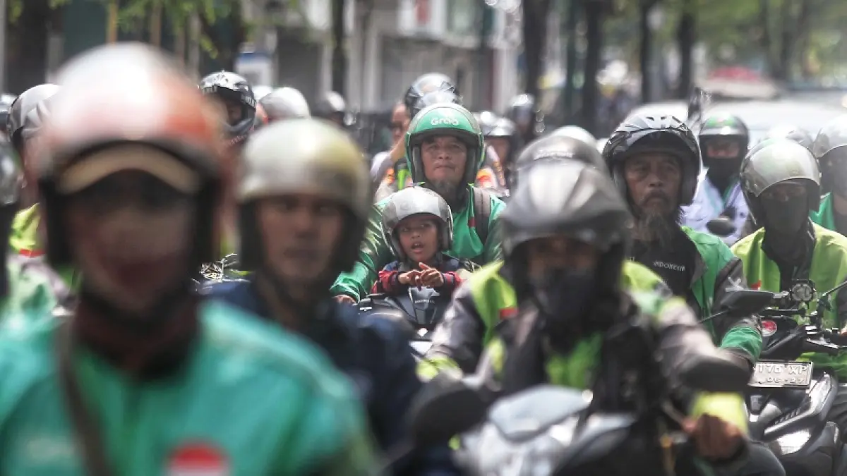 TAK KENAL LELAH: Para ojok online serentak aksi di Hari Kebangkitan Nasional, tuntut kenaikan tarif dan UU Transportasi Online. (GUNTUR AGA TIRTANA/RADAR JOGJA)