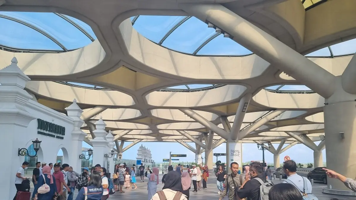PECAH KEPADATAN: Pemprov DIY berencana tambah pengembangan layanan KRL hingga Maguwo untuk mengurai kepadatan penumpang KA Bandara di Stasiun Tugu Jogja. Fahmi&nbsp;Fahriza/Radar Jogja

&nbsp;