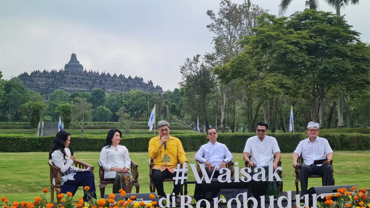 Sejumlah pemangku kepentingan menjelaskan soal rangkaian persiapan dan agenda perayaan Waisak 2026 di Candi Borobudur, Jumat sore (22/5).