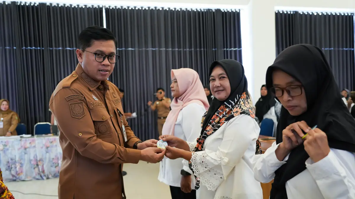 Wali Kota Magelang mengukuhkan relawan Sahabat Perempuan dan Anak (SAPA), Selasa (26/5).

&nbsp;