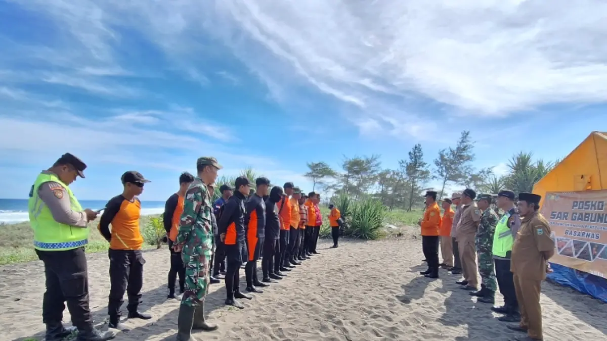 Upacara penutupan operasi pencarian terhadap Dhuwi Rahmadhani, 16, pelajar madrasah yang hilang terseret ombak Pantai Entak, Kecamatan Ambal. (Dokumentasi BPBD Kebumen)