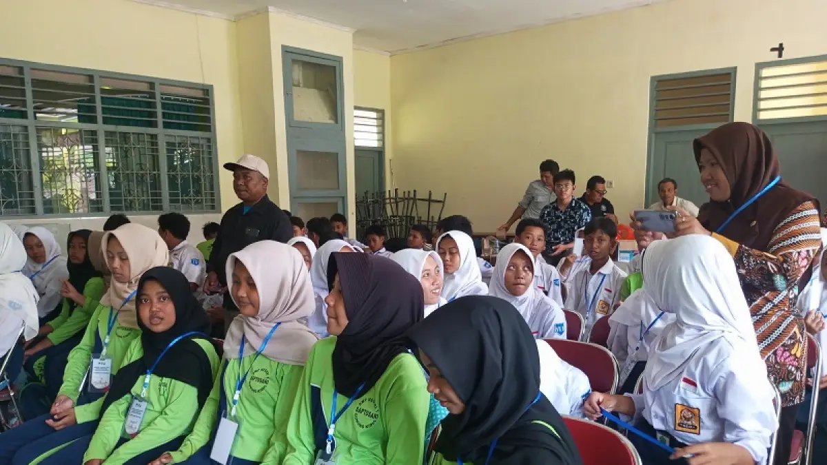 AKTIF: Aktivitas pelajar di SMPN 1 Saptosari saat pembelajaran usai. Yusuf Bastiar/Radar Jogja

&nbsp;