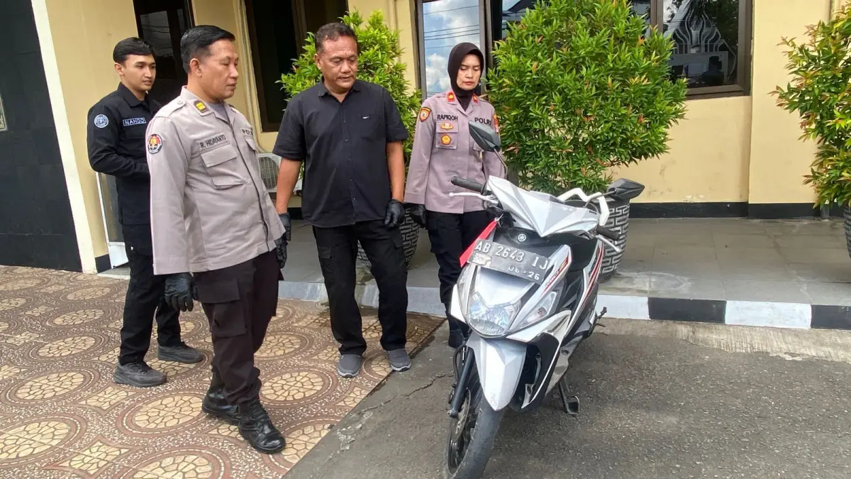 GELAR PERKARA: Polisi sedang menunjukkan barang bukti pencurian motor yang terjadi di Kapanewon Bantul Jumat (29/5)&nbsp;- Cintia Yuliani/Radar Jogja
