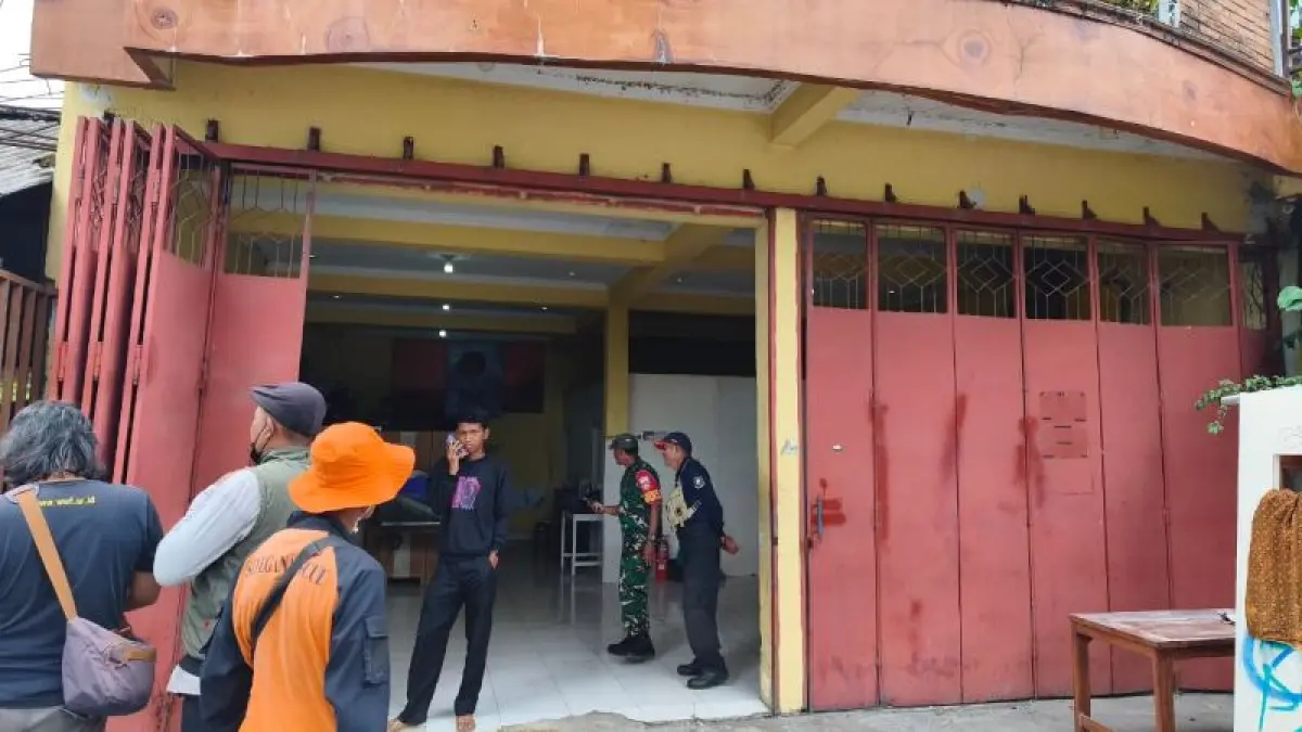 Situasi rumah keluarga Agus Yani, setelah kurang lebih seminggu terakhir terus bermunculan api yang membakar berbagai barang dan perabot rumah tangga. (Fahmi Fahriza /Radar Jogja)